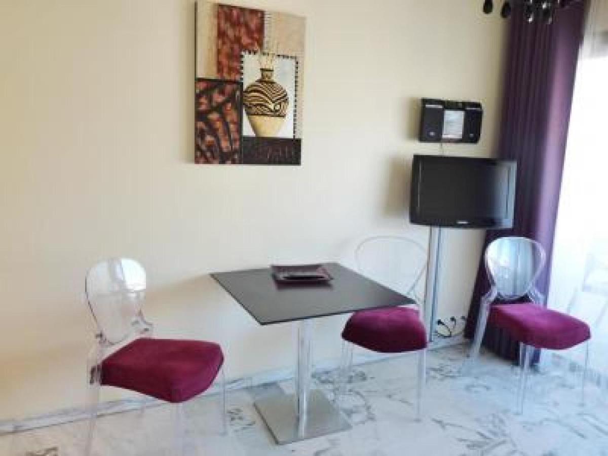 Stylish One Bedroom In Just Off The Croisette And Near Beaches - 680 Appartamento Cannes